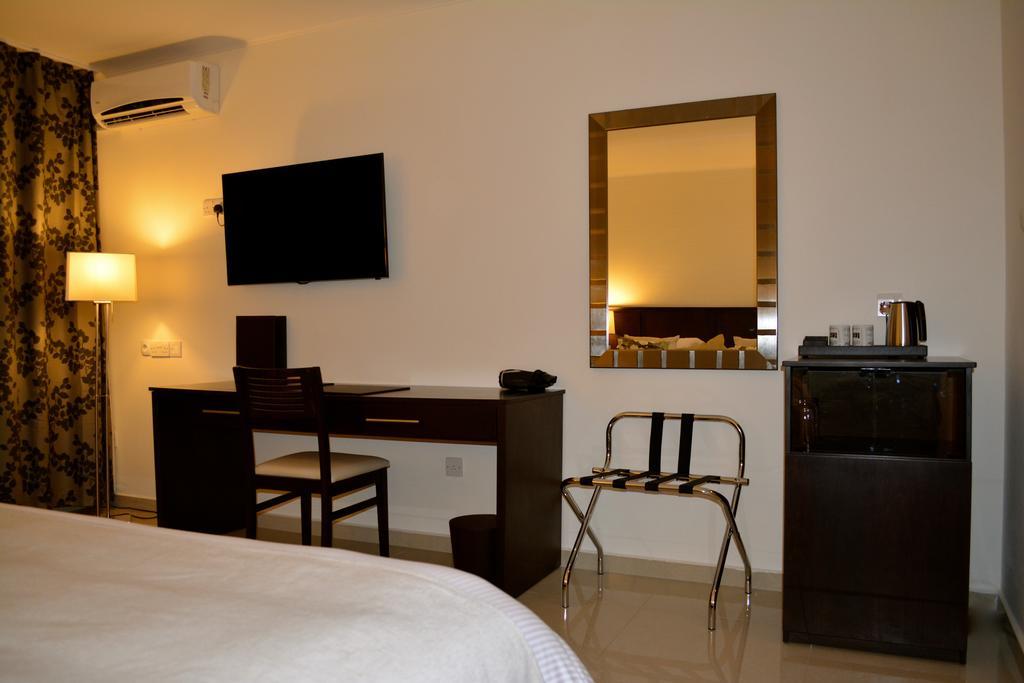 New Brookfields Hotel Freetown Room photo
